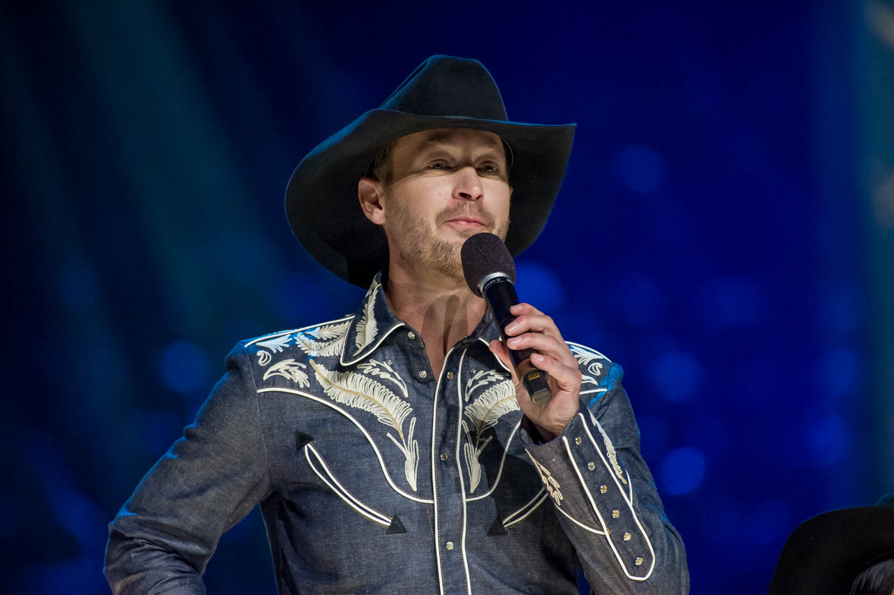 Paul Brandt – Front Row Pics