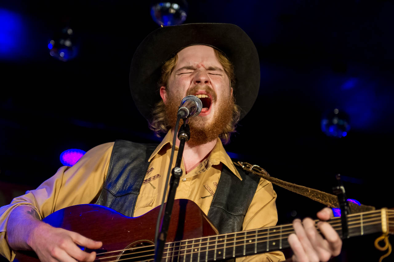 Colter Wall – Front Row Pics