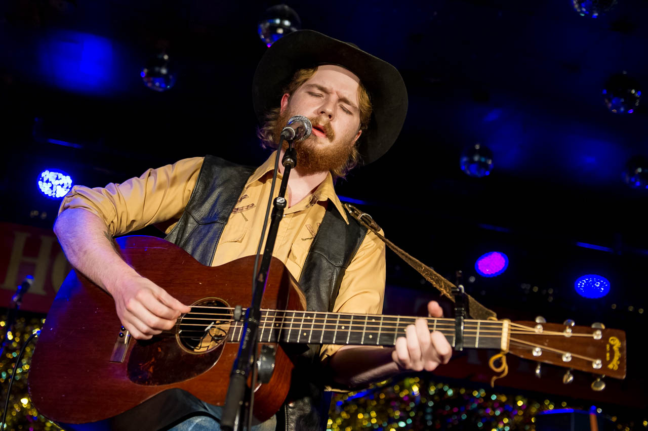 Colter Wall – Front Row Pics